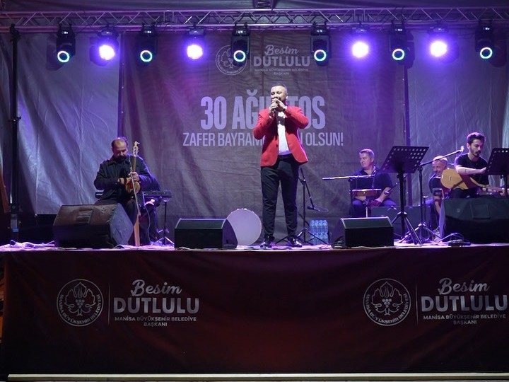 Gördes Kayacık’ta 30 Ağustos Coşkusu Hasan Başkaya Konseriyle Yaşandı