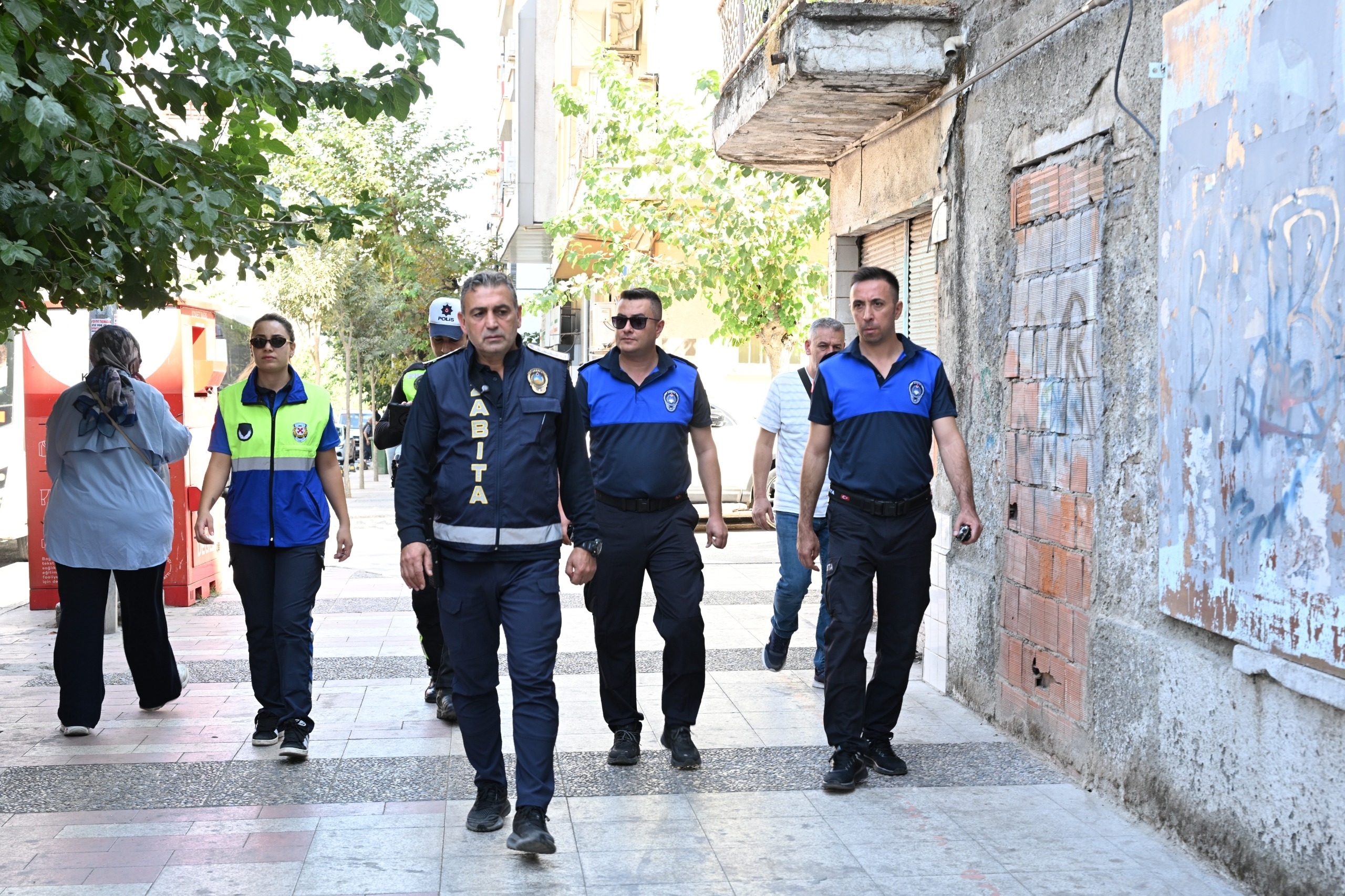 Büyükşehir ve Emniyet’ten Kaldırım İşgallerine Ortak Denetim